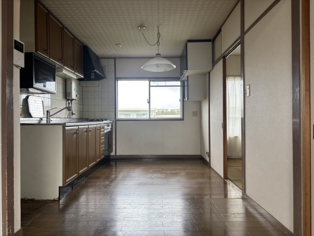 ・自然光が入る窓のある台所兼食事室