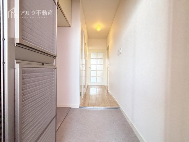 明るい玄関でお出迎えいたします