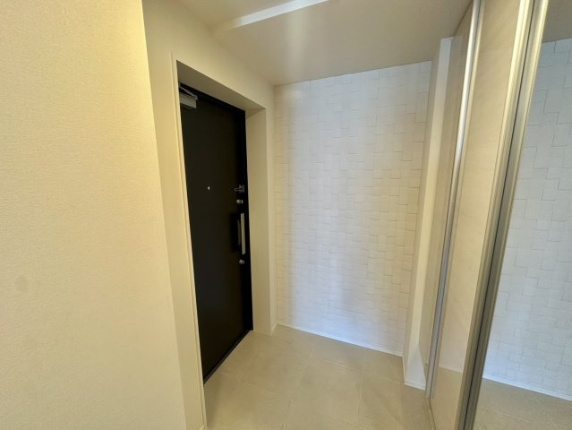 エコカラットを使用しておりとても明るくおしゃれな玄関です！