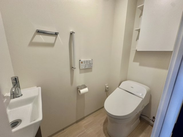 水栓もついておりグレードの高いトイレになっております！