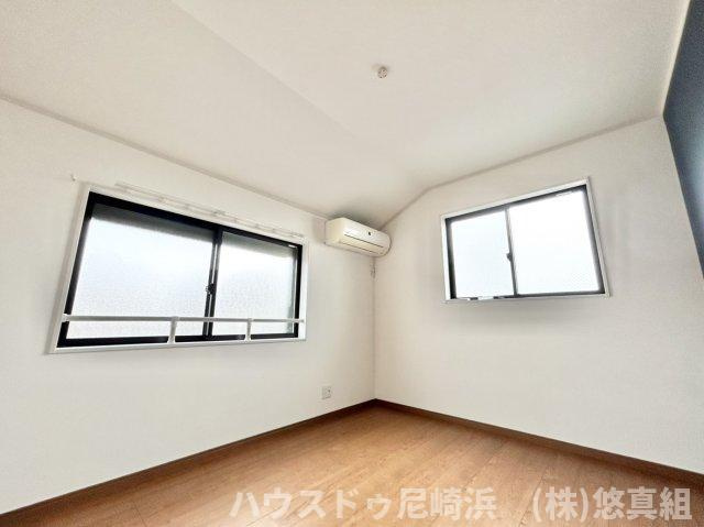 ■3階子供部屋　5.5帖　二面採光で明るい室内♪クローゼット収納もございます！