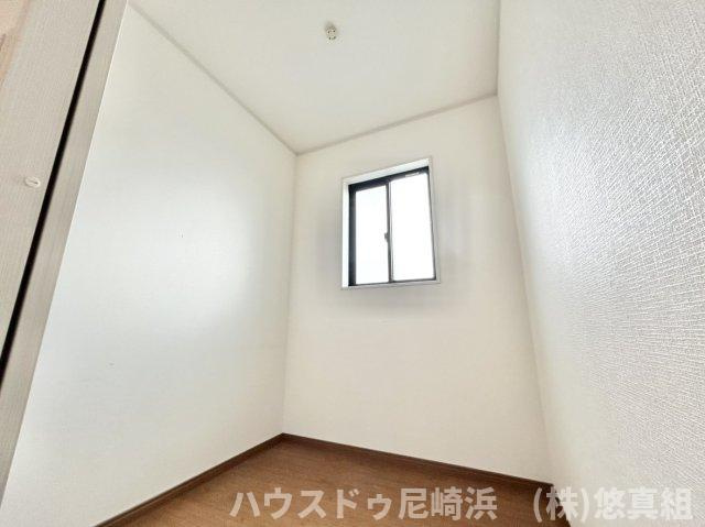 ■3階サービスルーム　2.3帖　書斎や収納等、家族のライフスタイルに合わせて用途多様です！