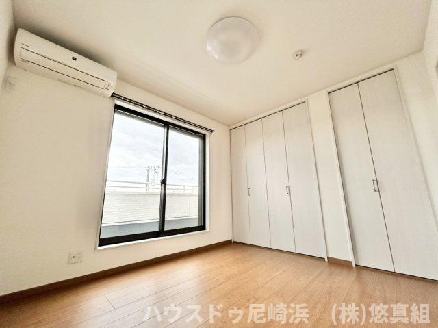 ■3階寝室　6.1帖　二面採光で明るい室内♪クローゼット収納もございます！