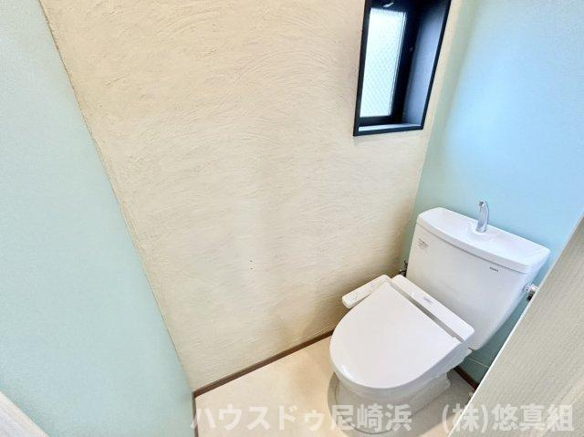 ■2階トイレ　温水洗浄便座で、冬でも暖かい便座で冷え知らず！洗浄機能で衛生的♪