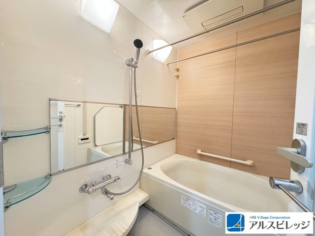 1日の疲れを癒せる落ち着いたバスルーム