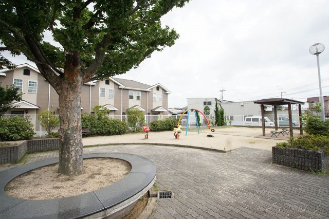 隣接公園