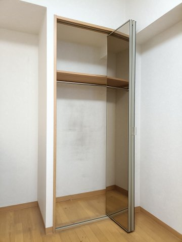 【洋室1　収納】