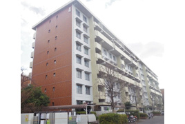 西原グリーンハイツ4号棟の外観