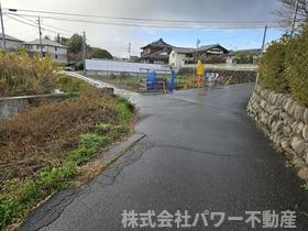 前面道路含む現地写真です