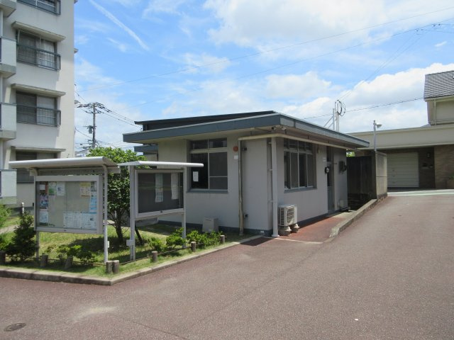 マンション敷地内には集会場も設置されています！