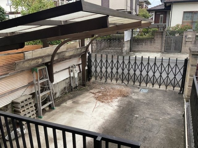 大切な車を守る屋根付きカーポート。