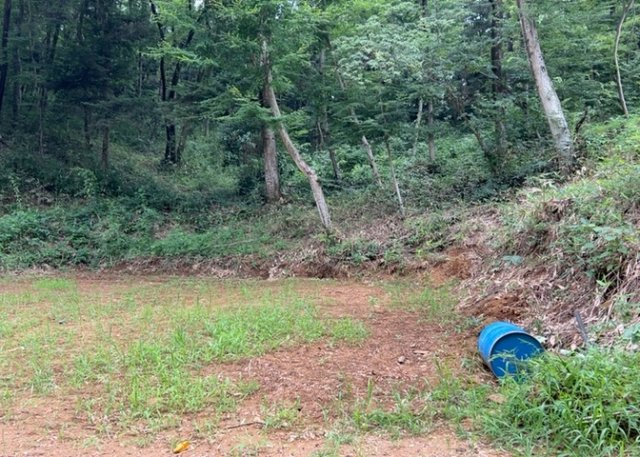 土地の面積＝住宅面積ではありません。建ぺい率の問題などで、土地のある場所によって住宅を建てられる面積は限られています。高さもしかり、「土地」という言葉の中には、建築条件も含まれると考えておきましょう。
