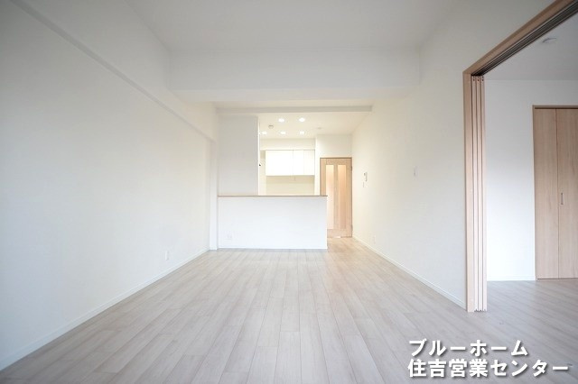 約15帖のLDKです！広々とした空間で大きな家具の配置等も困りません♪