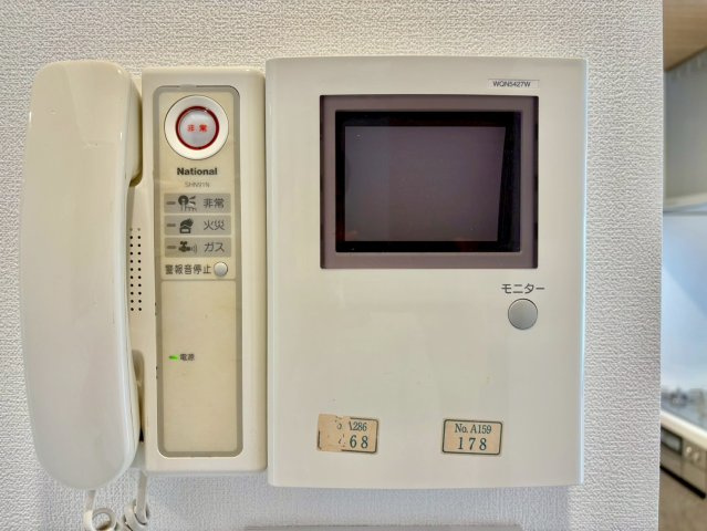 モニター付きインターホンで来訪者の顔がしっかり確認できて安心
