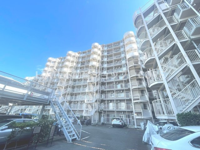 ご見学の際にはご自宅はもちろん、駅やご指定頂いた場所まで無料でお迎えに伺います。
