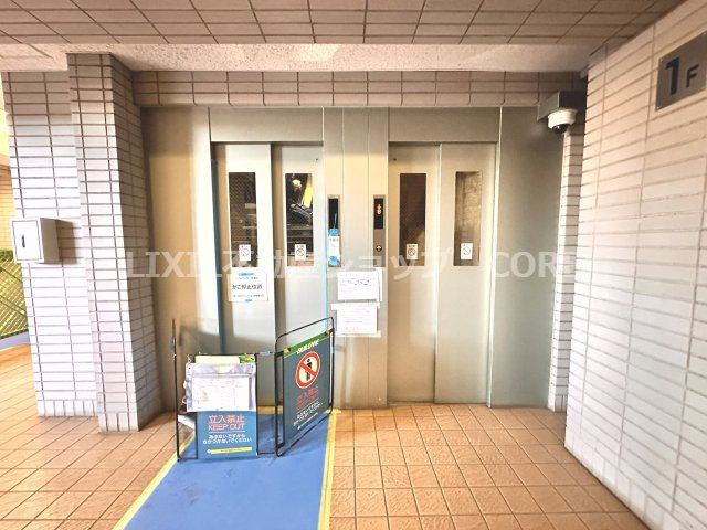 便利なエレベーター完備のマンション。2基あるので、混み合う心配もいりません。
