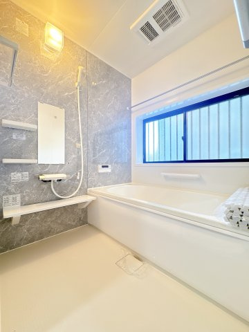 広いお風呂で追い炊き機能付きです！いつでも温かいお湯で体を癒せます♪