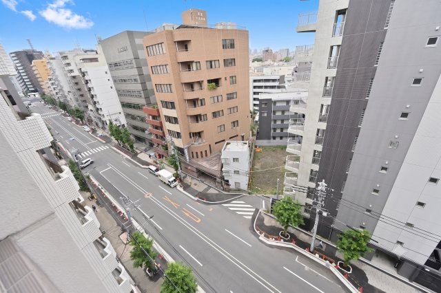 【眺望】江戸川橋通沿いだが防音機能のある窓ガラスのため音は気になりづらい。※写真は一部画像加工（明るさ調整等）を行っています。実際の現況と異なる場合があります。