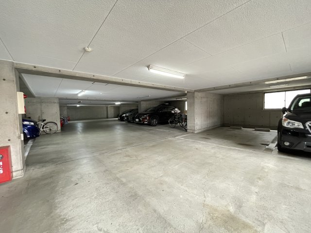 1住戸1台駐車場専用使用権付！使用料無料です。