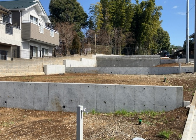 土地探しをしていると都市計画区域という言葉を目にすると思います。法律によって、都道府県知事や国土交通大臣が指定するエリアのことを指しており、都市計画区域は市街化区域と市街化調整区域に分けられています。