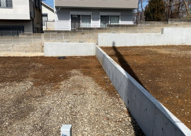 隣家の土地はどうなっているのか、生活利便施設が近くにあるのか、学校まで近いかなど、お客様のライフスタイルにあわせたイメージが重要です。また、近くにあると困る施設が近くにないかも確認するといいでしょう。