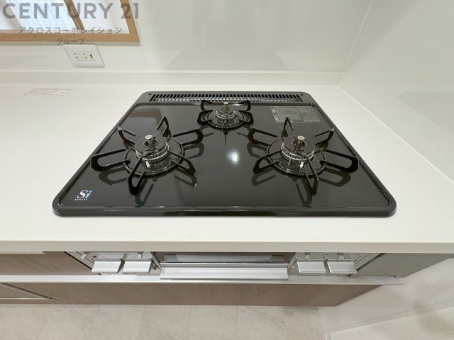 多数の調理器具を同時に使用でき、料理の効率化が可能。省エネで節約になり、様々な料理スタイルに適応できます。また、火力調整が独立しており、手入れや掃除もしやすく、今よりもっとお料理が楽しくなるかも。　