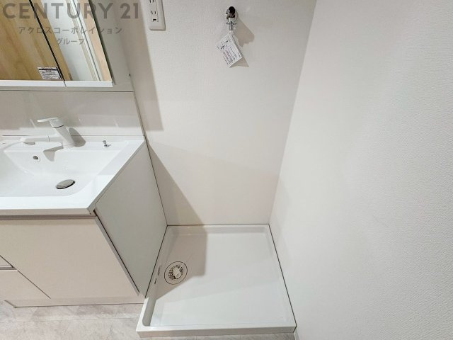洗濯物の仕分け作業がしやすく、整理整頓が容易になります。洗濯音や湿気を他の部屋に持ち込まず、生活環境を快適に保ちます。上部を活用すれば収納スペースを確保でき洗剤や洗濯用品の整理もしやすくなります。　