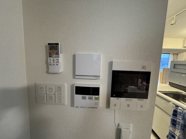 床暖房付で空気が乾燥しにくく、デリケートなお子様の喉にも肌にも安心♪　オートロックなど防犯面に配慮した住まいです♪