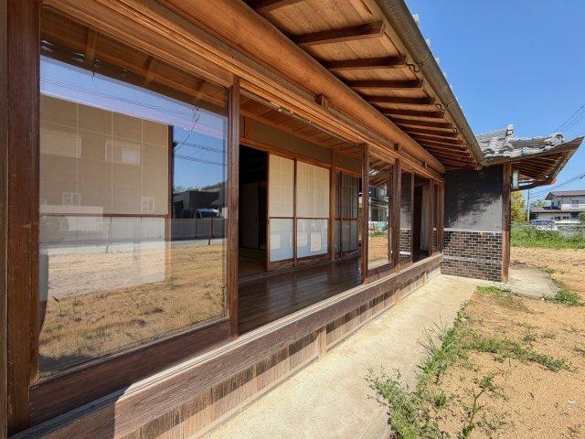 縁側に座ってお庭を眺めるだけで忙しい毎日が少し優しくなりそうですね♪