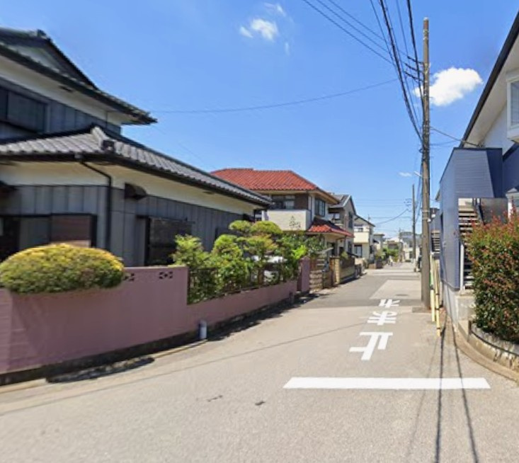 静かな前面道路が守る、穏やかな暮らし　