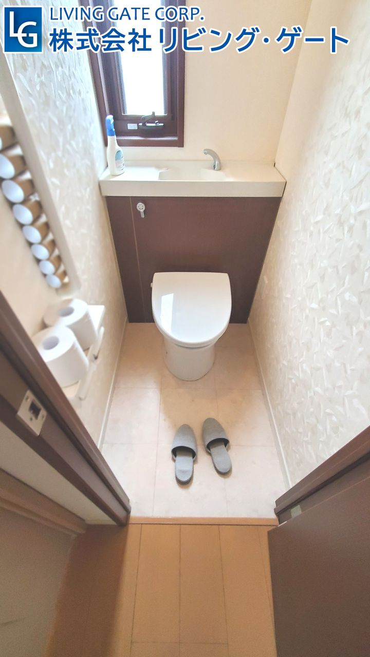 2階トイレ　こちらにもウォシュレット付き