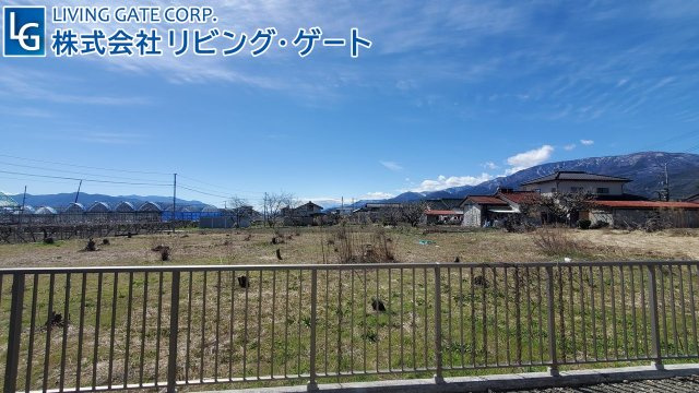 南面に建物が無く、抜けた眺望は開放感あります。