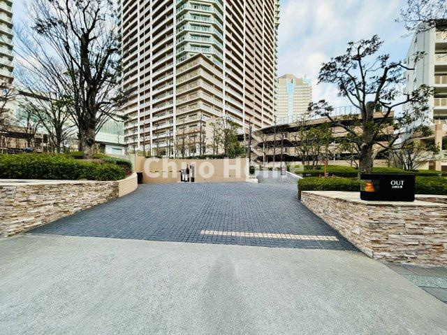 【敷地内駐車場】最新の空き状況や費用などの詳細は担当スタッフまでお問い合わせください。