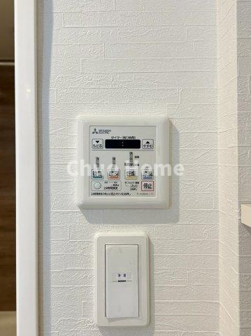 【浴室乾燥機】暖房・冷風・換気・乾燥が可能です。毎日を快適に過ごせるうれしい機能が揃っています。雨の日の洗濯物も安心です。