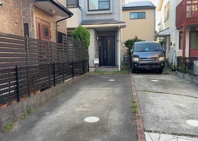 敷地内に散水栓や立水栓があると便利です。水道水を直接利用できるため、水を運ぶ手間を省くことが出来ます。大量の水を必要とする洗車作業や清掃などに役立ちます。その他設備とあわせて、現地でご確認ください。