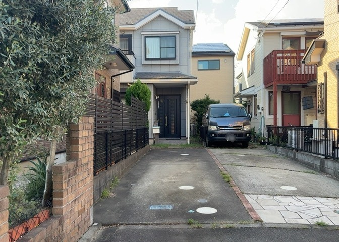 隣家の土地はどうなっているのか、生活利便施設が近くにあるのか、学校まで近いかなど、お客様のライフスタイルにあわせたイメージが重要です。また、近くにあると困る施設が近くにないかも確認するといいでしょう。