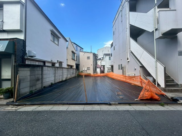 並列2台の車庫を設けても充分な広さがあります