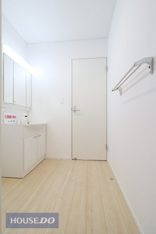 【脱衣所】洗面脱衣所はゆったりとしたスペースで使いやすいです。