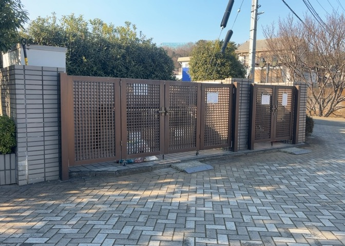 共有部分は、住民なら誰もが使える設備のこと。例えば駐車場やエレベーター、インターネット設備、セキュリティ設備などがあります。他にも、マンションの廊下・外部階段やエントランス・ゴミ置き場などがあります。