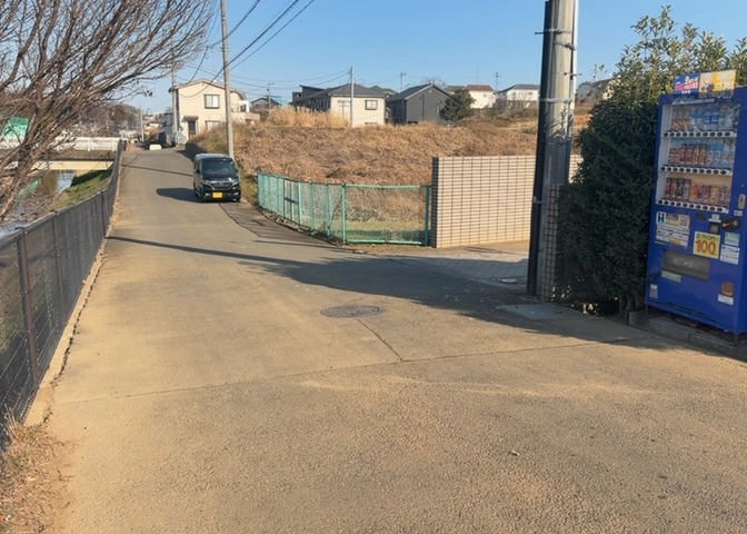 隣家の土地はどうなっているのか、生活利便施設が近くにあるのか、学校まで近いかなど、お客様のライフスタイルにあわせたイメージが重要です。また、近くにあると困る施設が近くにないかも確認するといいでしょう。