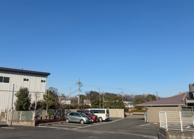 眺望を気にして物件を探す場合、前面に建物が建っていないか現地で確認しましょう！前面に建物があると景色はもちろん、日当たりや風通しにも影響が出てきます。住んだ時のことを想像しながら現地見学をしましょう。