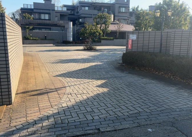 共用部分は、一棟の建物に住む区分所有者全員が共同で所有するとし、共用部分の管理、補修などは、区分所有者で形成される管理組合が行います。個人の判断で勝手に変更することはできませんので覚えておきましょう。
