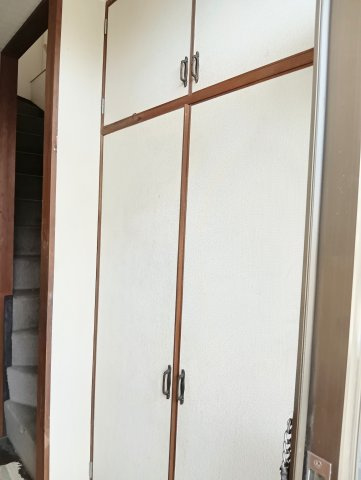 玄関にも収納スペース。