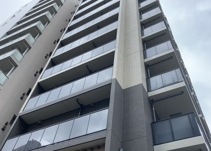 ＲＣ造、Reinforced　Concreteは直訳すると補強されたコンクリートです。主に柱や梁・床・壁が鉄筋とコンクリートで構成おり、鉄筋を組んだ型枠にコンクリートを流し込んで固めたものを指します。