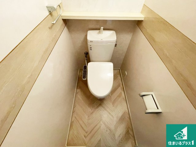 シンプルで清潔感のあるトイレです。