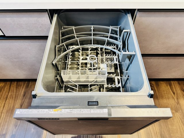 ～食洗機付き　食事後の食器洗いはお任せ、家族でゆっくりとくつろげます～