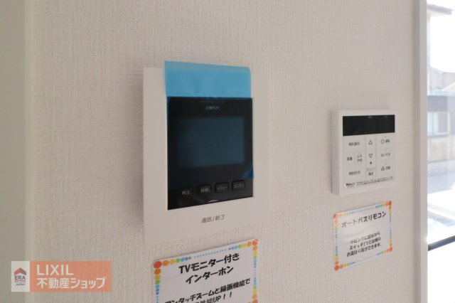 【TVモニター付きインターフォン／現地完成写真】現地完成写真。カラー録画機能が付いており、不在のときのご来客確認や、防犯への配慮をしています。