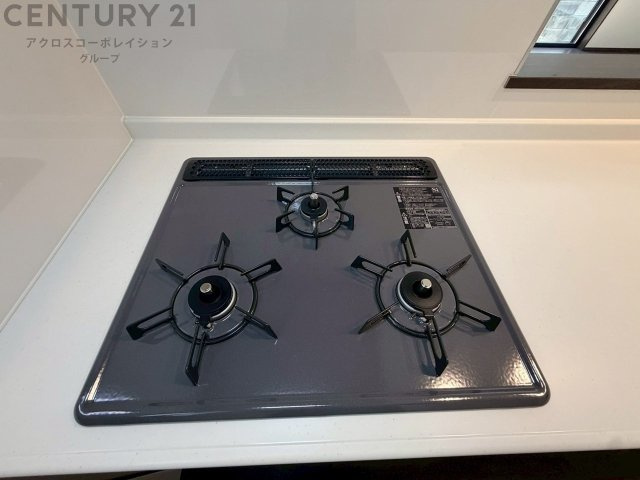 多数の調理器具を同時に使用でき、料理の効率化が可能。省エネで節約になり、様々な料理スタイルに適応できます。また、火力調整が独立しており、手入れや掃除もしやすく、今よりもっとお料理が楽しくなるかも。