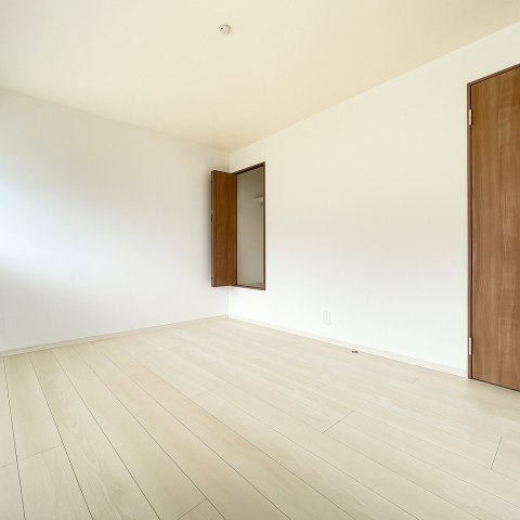 使い勝手のいい洋室です