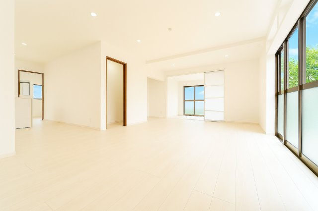 ご家族みんながゆったりくつろげる広々リビング